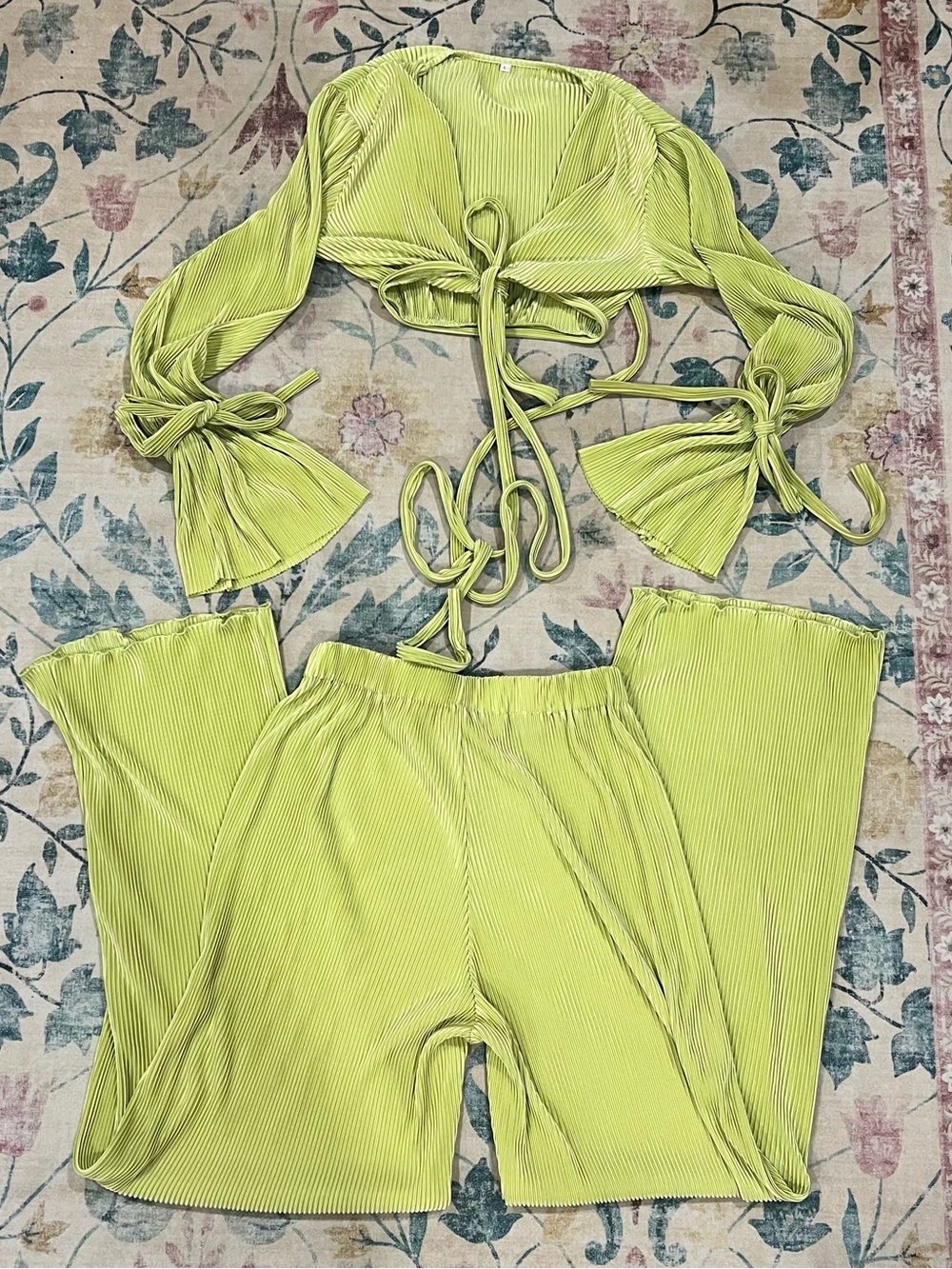 Women's Lime Green Pleated Two-Piece Tie-Front Set